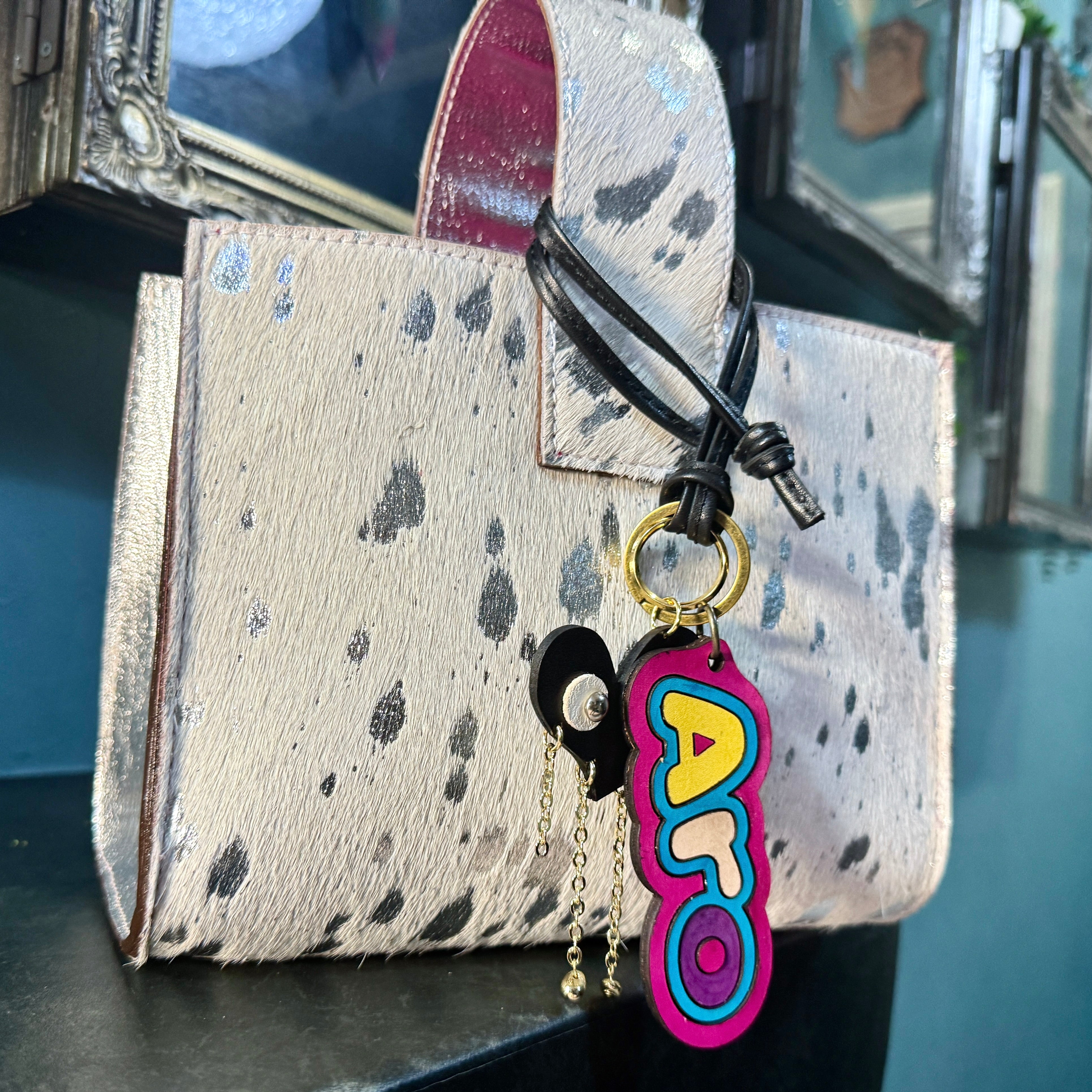 CANDyガチャチャ｜あなたの運が導く色と革の必然